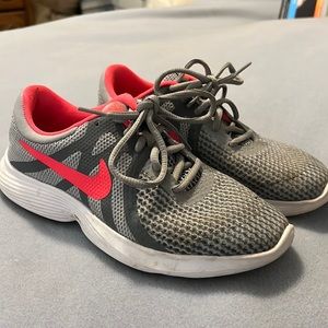 Youth Nike Tennis shoes 4.5